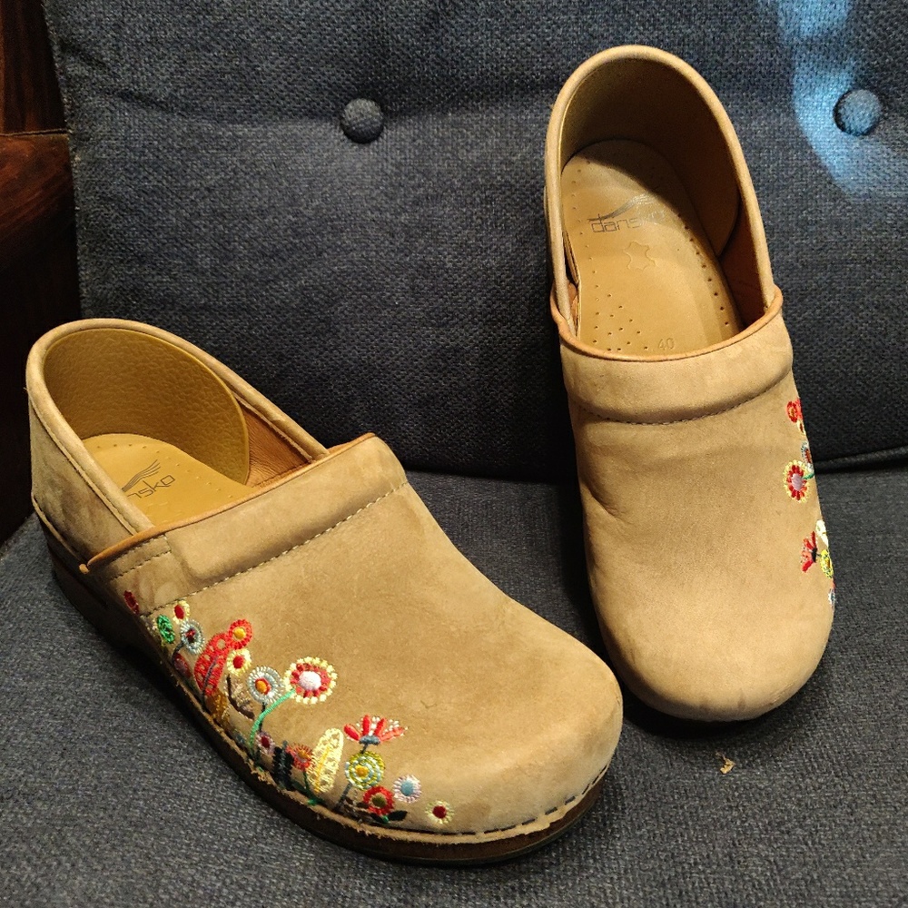 Cute Dansko clogs with embroidery